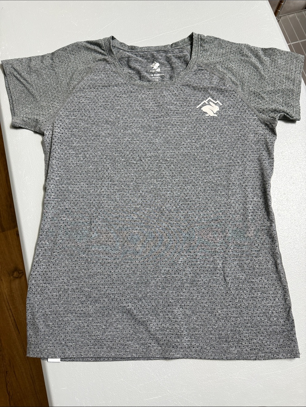 Women's Rabbit Trail Gray Performance Short-Sleeve Tee Size Medium